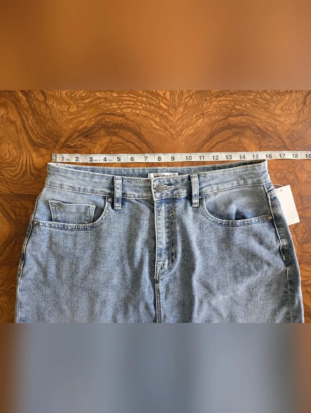 NWT Vigoss Light Wash Denim Mini Skirt Womens Size 29 Frayed Hem